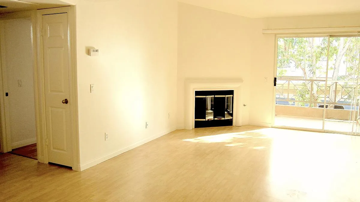 2 bed, 1075 sqft, $3,288 — Photo 1