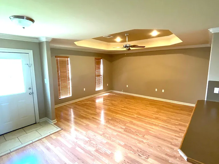 1021 Gary Dr — Photo 6