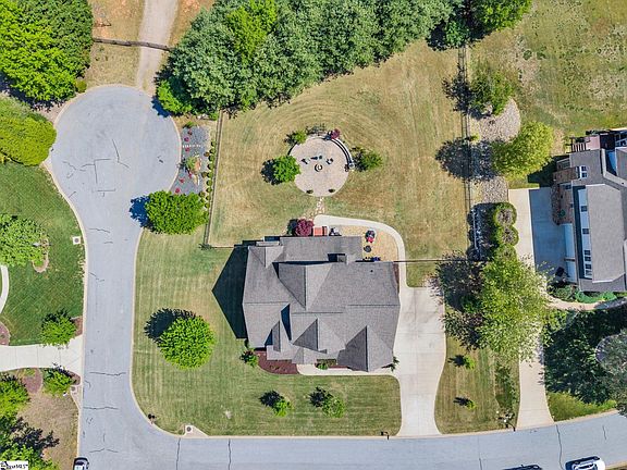2nd image of 10 Hunters Landing Dr
