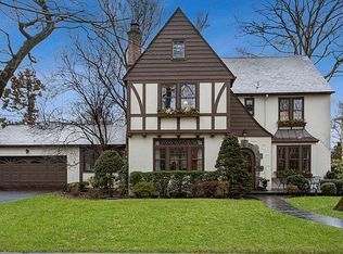 69 Berkshiree Rd, Rockville Centre, NY 11570