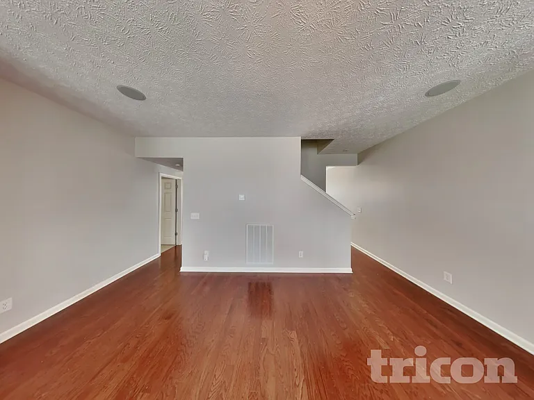 6429 Sunnywood Dr — Photo 2