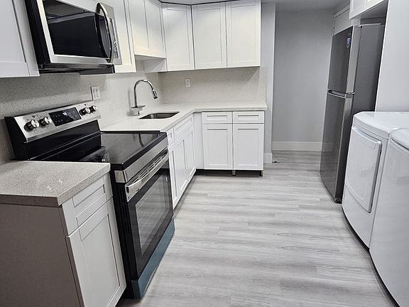3rd image of 8775 Park Blvd APT 320