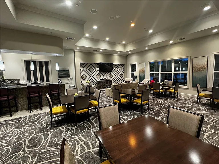 950 Hillcrest Dr #411 — Photo 27