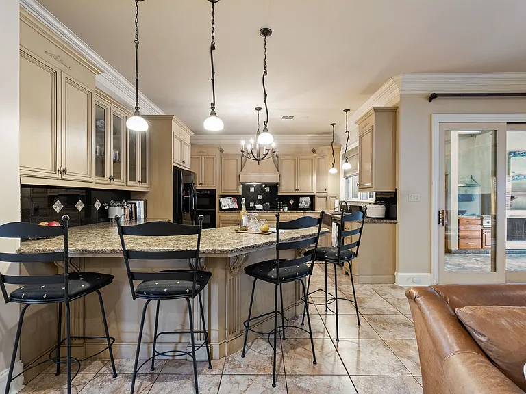 118 W Bayou Pkwy — Photo 22