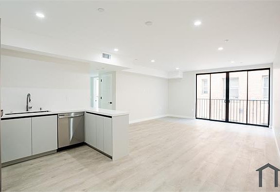 4th image of 1846 N Cherokee Ave #202