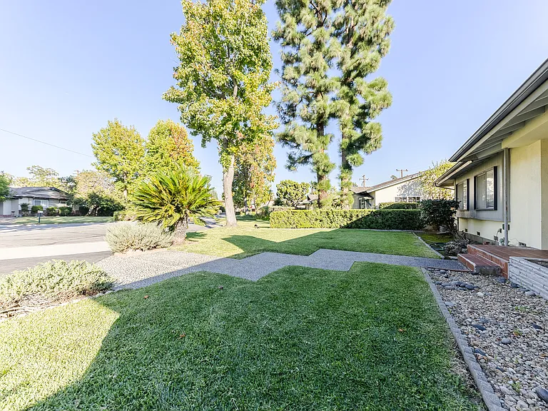 518 E La Sierra Dr — Photo 59