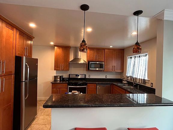 5th image of 729 Roble Ave APT 2