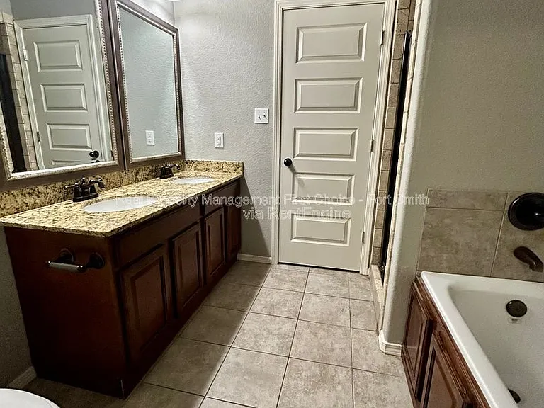 423 Ridge Point Dr — Photo 15