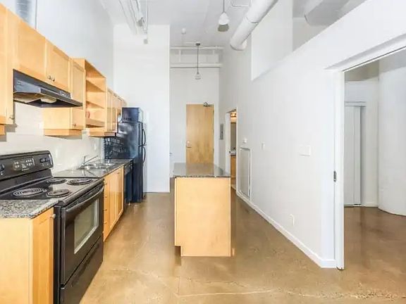 3rd image of 404 King St W #410