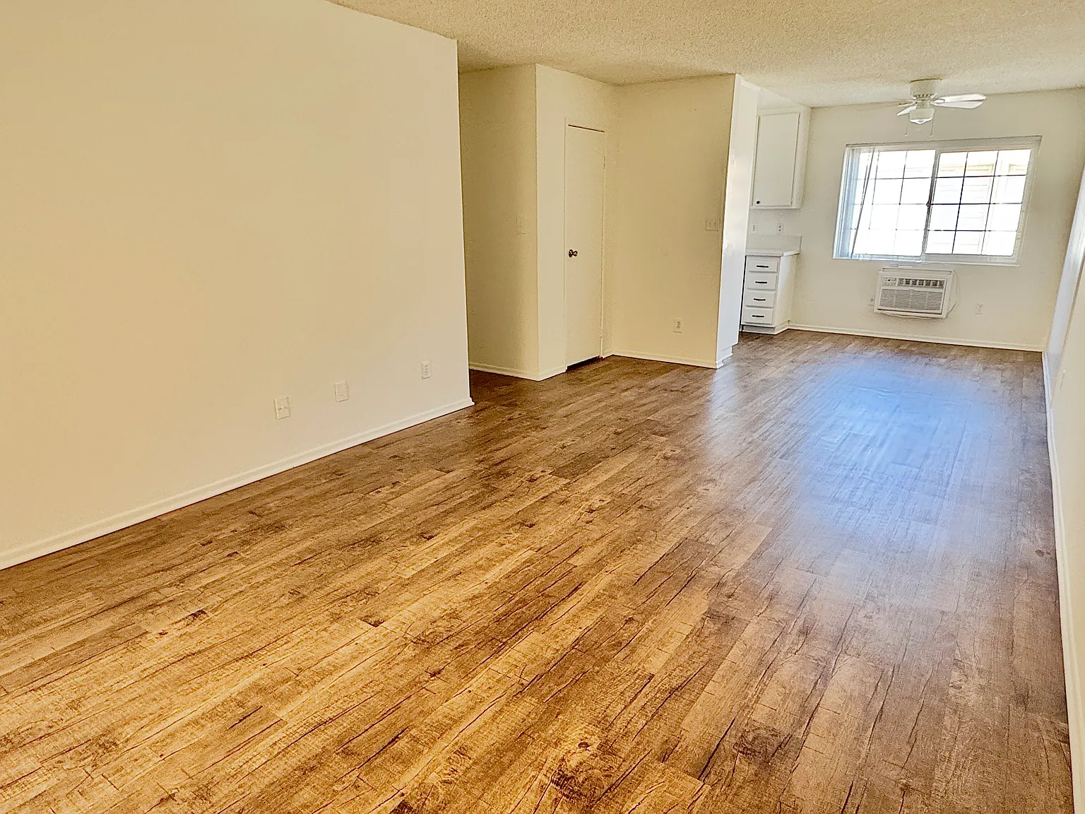 2 bed, 900 sqft, $2,350 — Photo 4