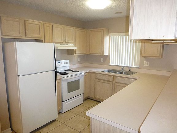 4th image of 48 Atlantic Oaks Cir #B