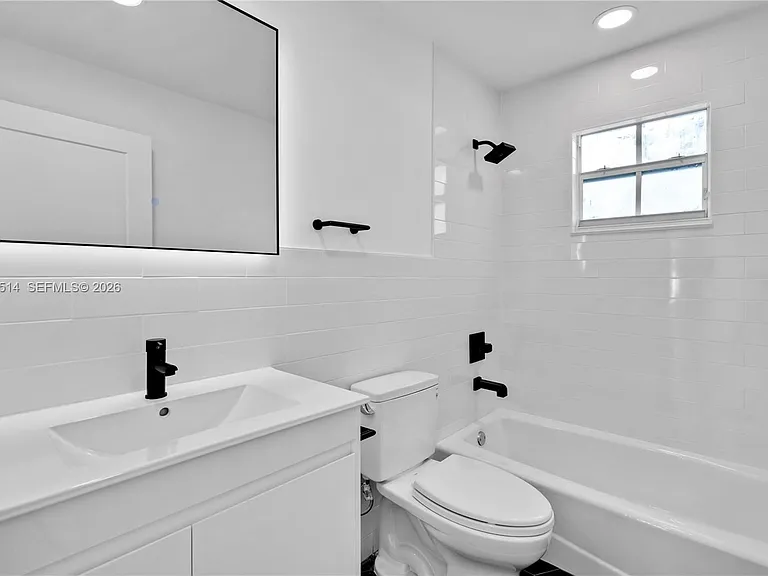 407 NW 45th St — Photo 10