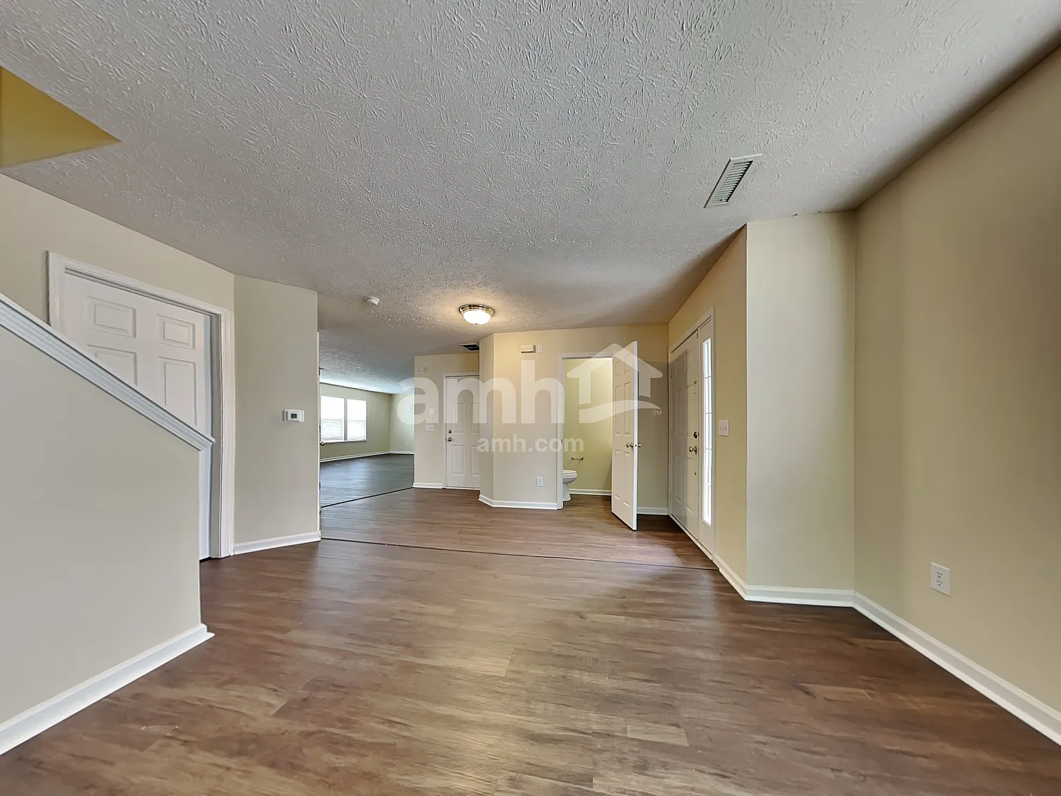 4 bed, 2.5 bath, 2354 sqft, $2,360 — Photo 4