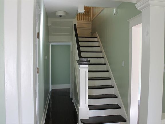2nd image of 811 W 6th St