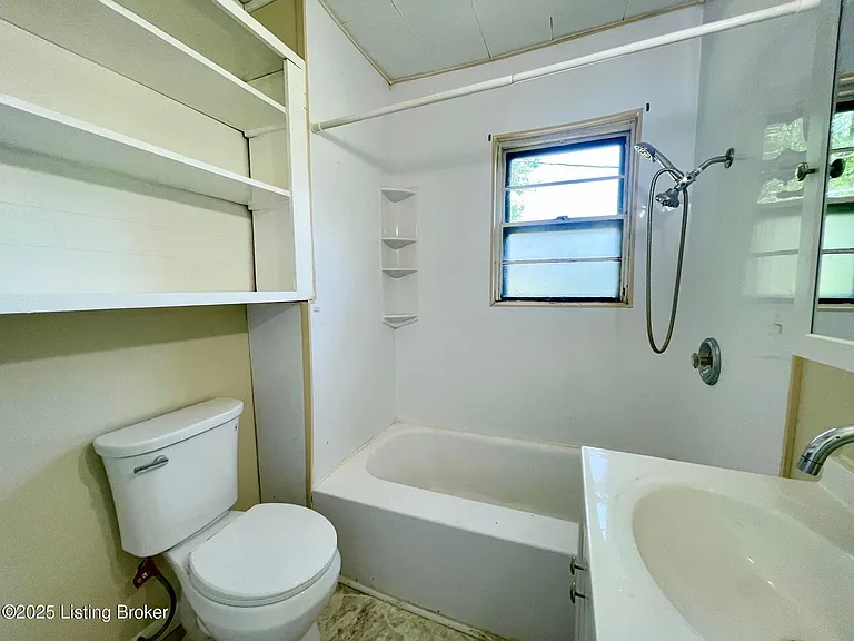 1576 Old Ford Rd — Photo 7