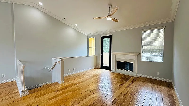 2 bed, 2.0 bath, 1079 sqft, $3,129 — Photo 4