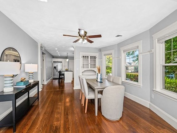 4th image of 139 Warren St #2