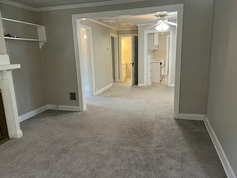 520 1/2 E Franklin St #UPSTAIRS — Photo 10