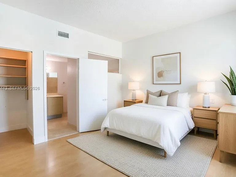 350 NE 24th St #601 — Photo 10