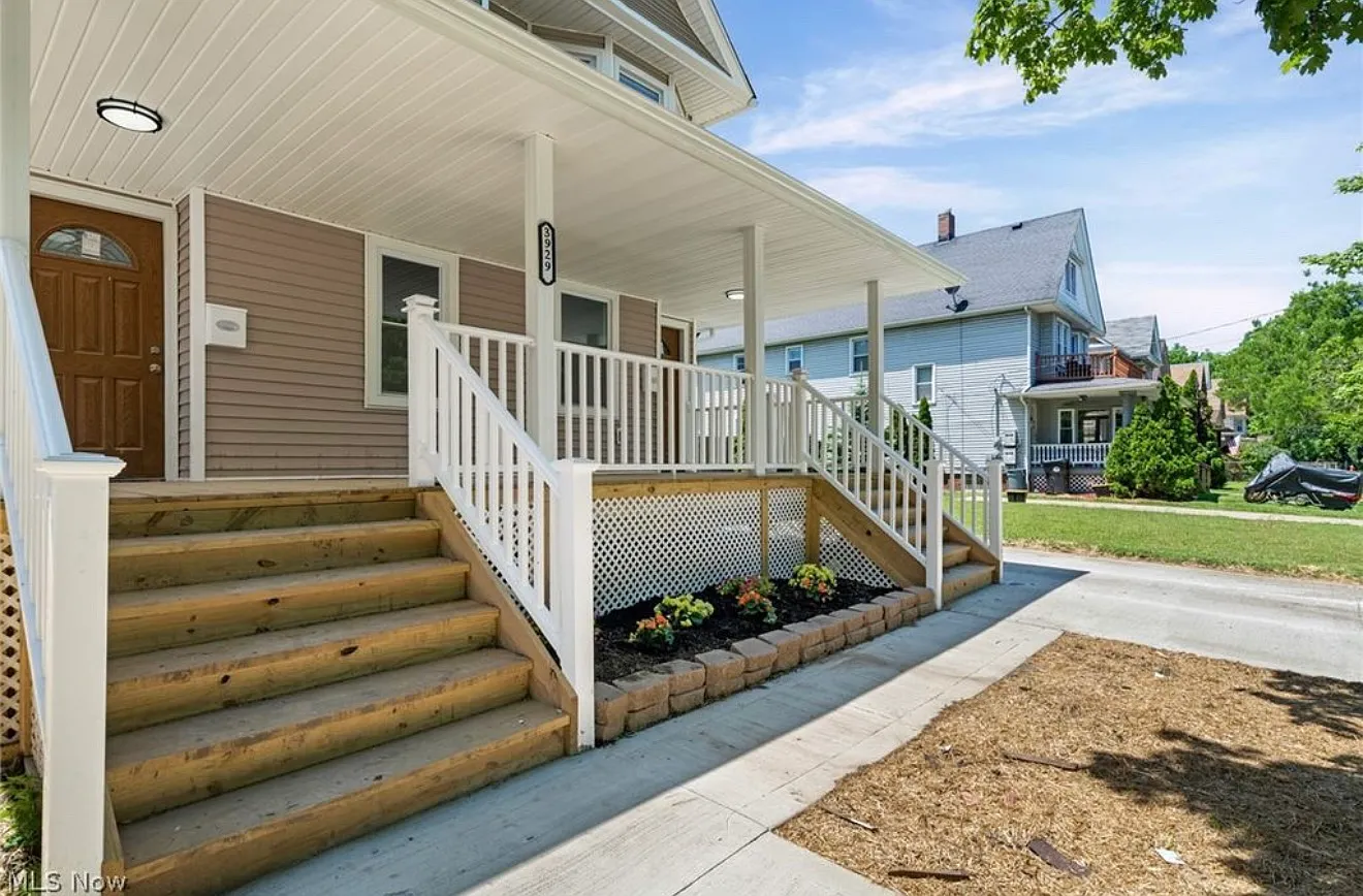3 bed, $1,600 — Photo 2