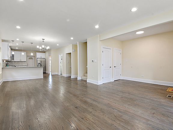 4th image of 8424 S Crandon Ave