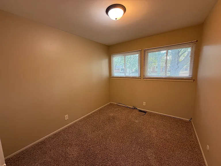 1729 Carlton Ave NE — Photo 11
