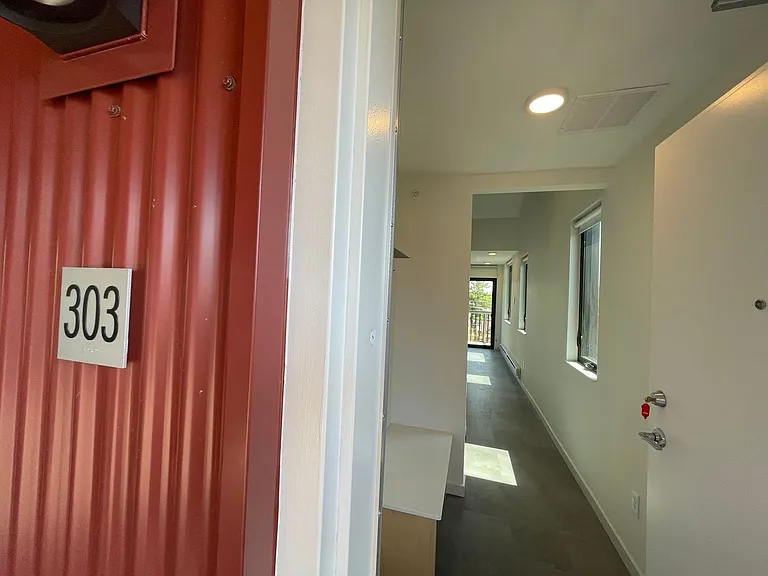3333 Hennepin Ave — Photo 10