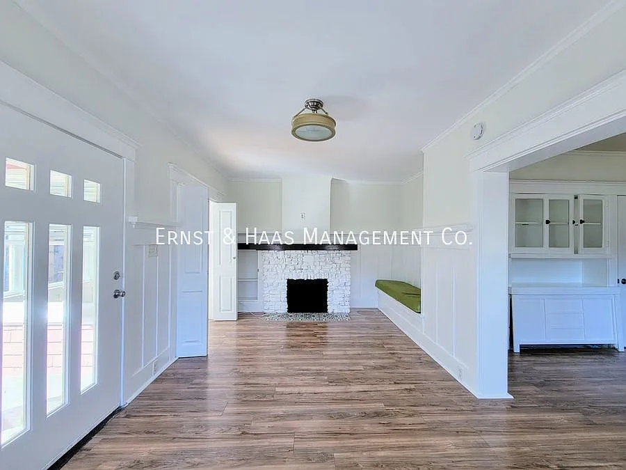 Beautiful Classic Bungalow Units Across from the Beach! — Photo 3