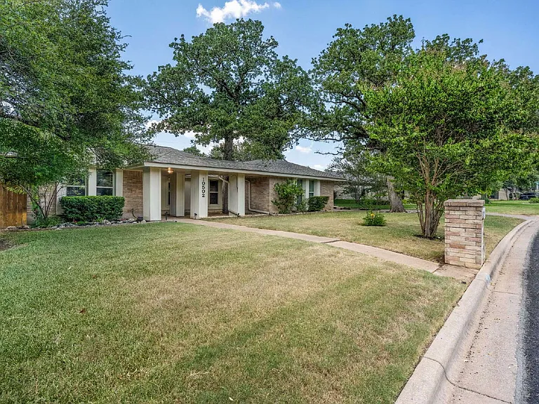 10502 Spicewood Pkwy — Photo 3