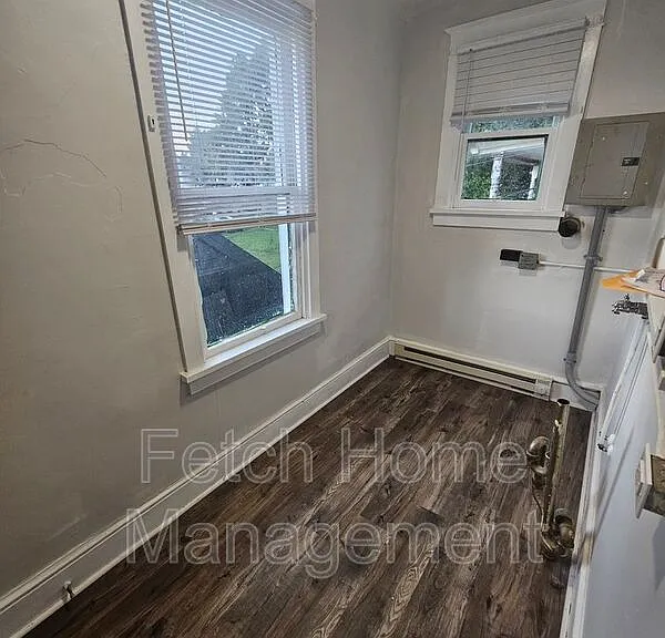 107-109 E Main St #3 — Photo 11