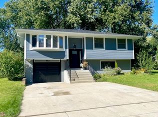 912 Cornell Ln, Schaumburg, IL 60193