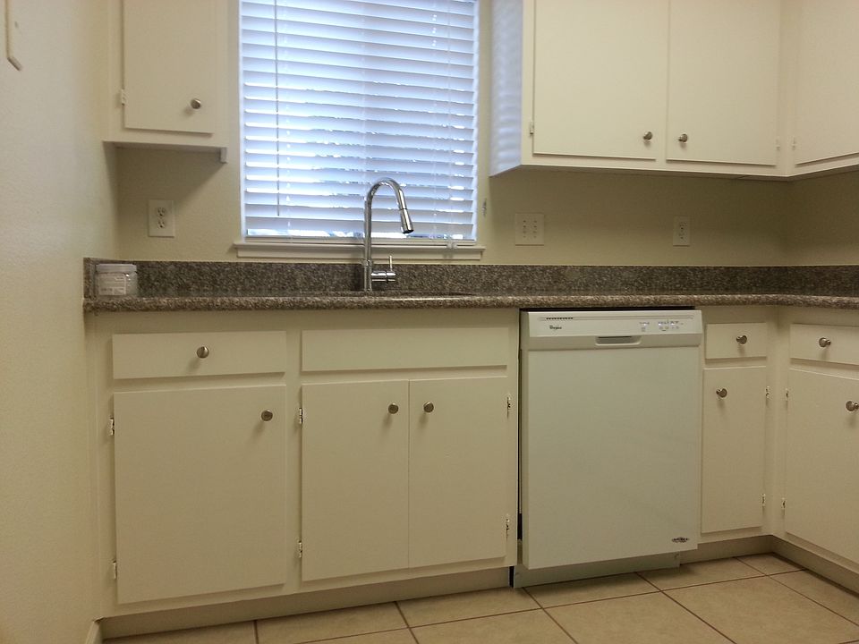 1st image of 112 E 6th St APT 5
