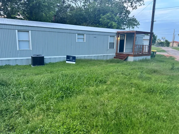 309 W Bryant St, Elm Mott, TX 76640