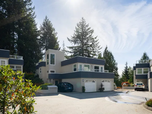 2425 Edgemont Blvd #11, North Vancouver, BC V7P 2L2