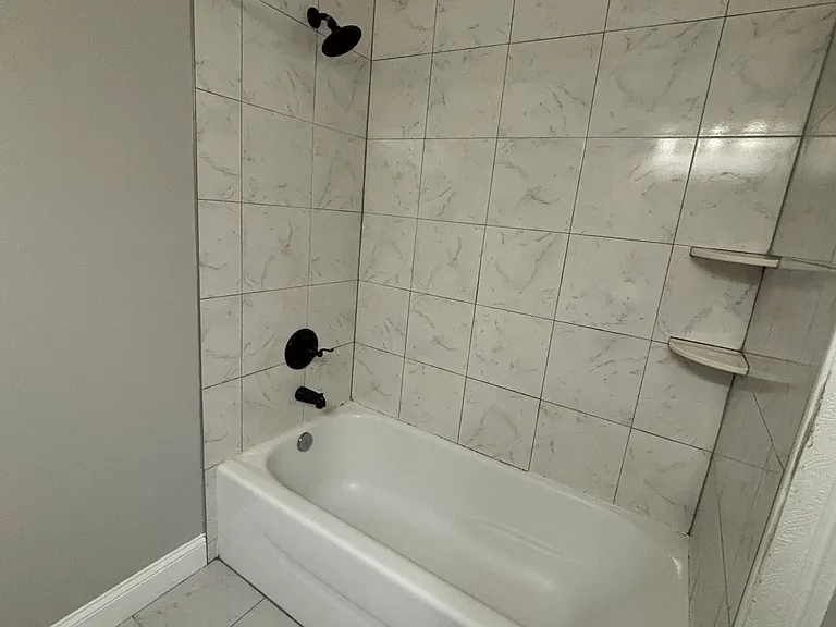 9940 Naylor Ave — Photo 7