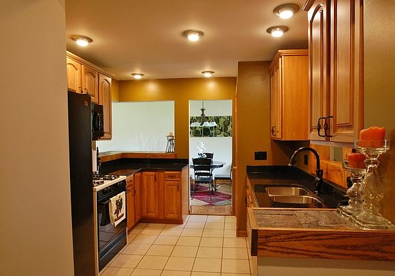 4th image of 540 Paris Ln