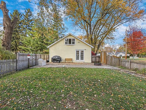 5th image of 25033 W Claridan Ave