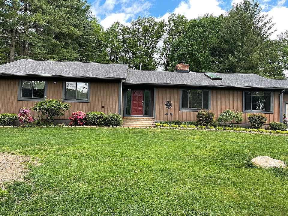 Ranch house on 1 acre