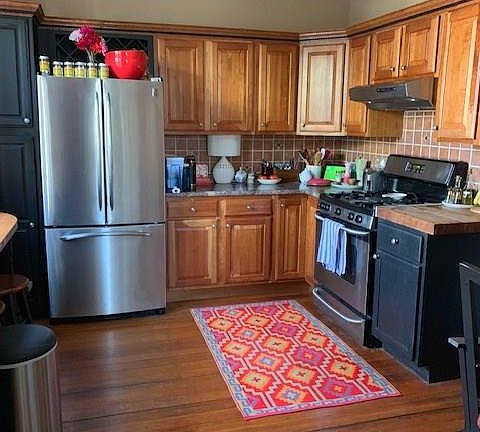 2nd image of 19 Wood St #1