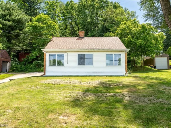 1202 Pittsburg Ave NW, North Canton, OH 44720