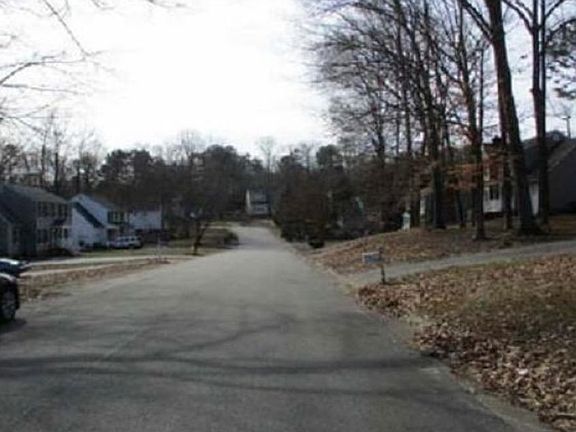 Exterior Neighborhood (street photo)