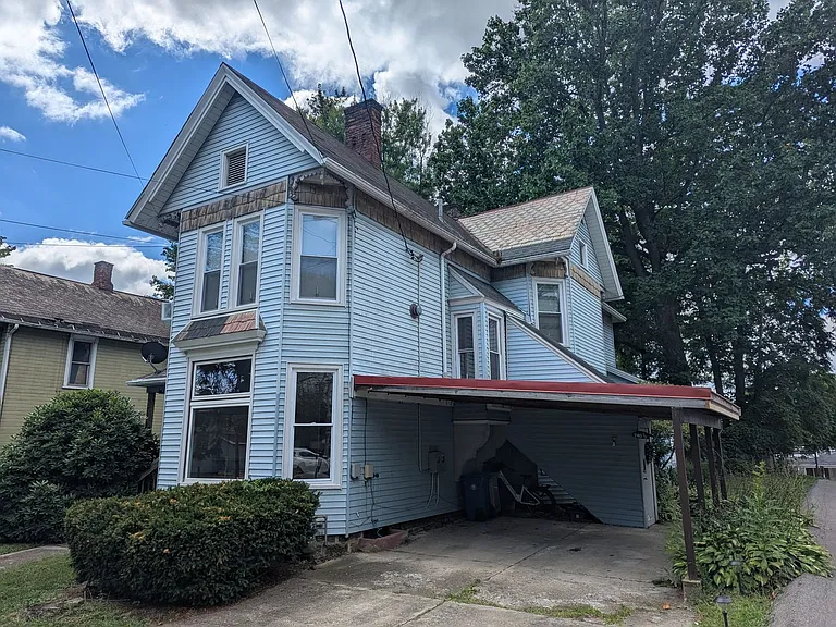740 Park Ave — Photo 3