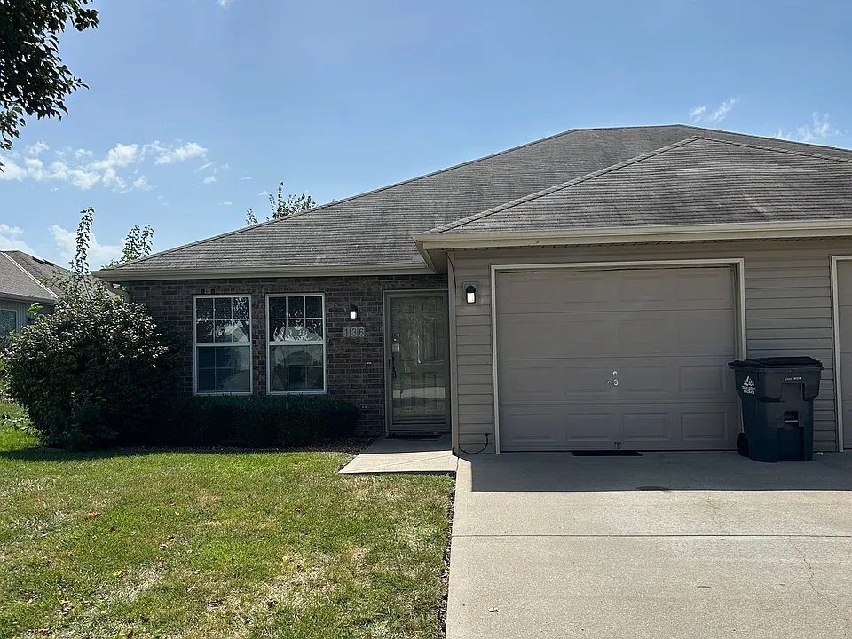 3 Bed | 2 Bath | 1 car garage single level duplex in Blue Springs; Lee's Summit Schools