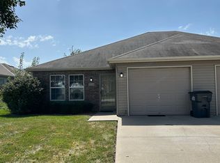 3 Bed | 2 Bath | 1 car garage single level duplex in Blue Springs; Lee's Summit Schools, Lees Summit, MO 64064