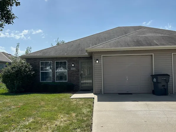 3 Bed | 2 Bath | 1 car garage single level duplex in Blue Springs; Lee's Summit Schools, 132 SE Rock Garden Ln #136, Lees Summit, MO 64064