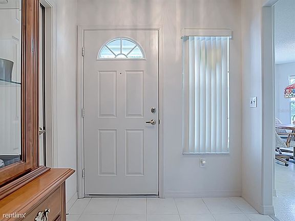 3rd image of 802R Old Oaks Ln