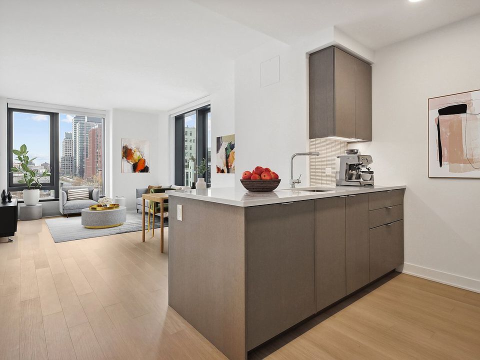 1st image of 18 6th Ave APT 606