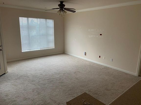 3rd image of 829000 Gate Pkwy