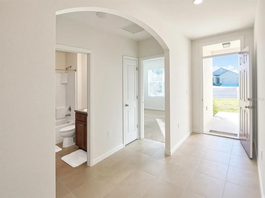 3 bed, 2.0 bath, 1639 sqft, $1,850 — Photo 2