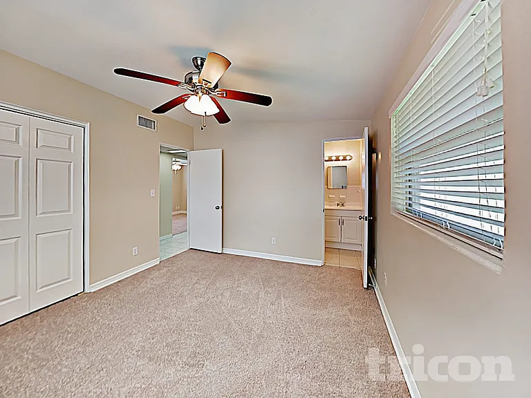 3463 Arbutus Ln — Photo 10